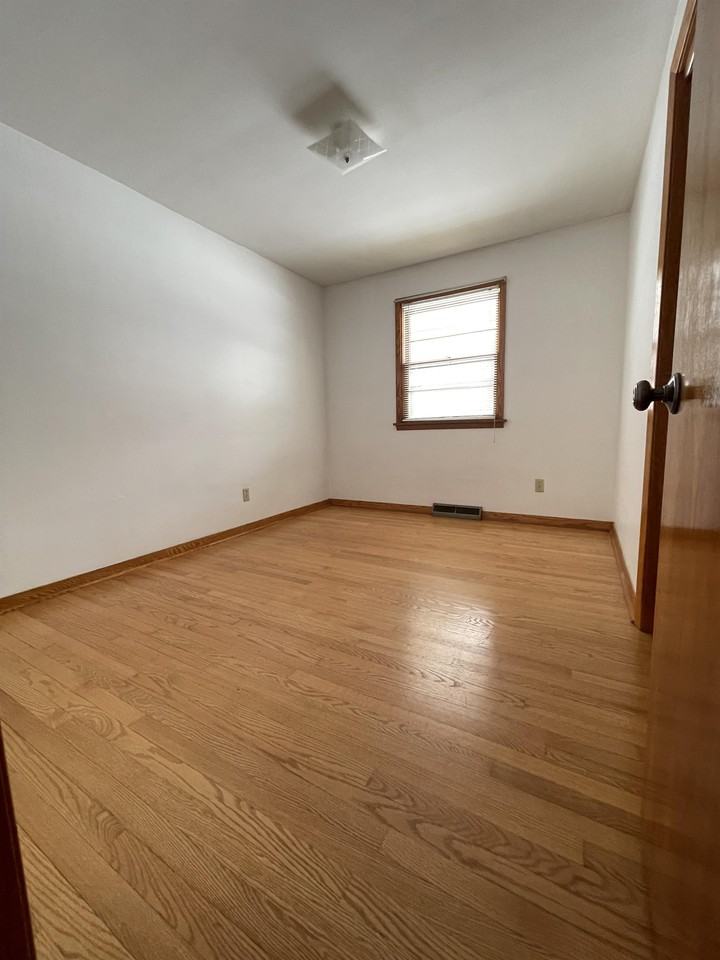 4736 S Main St - Photo 2 of 15