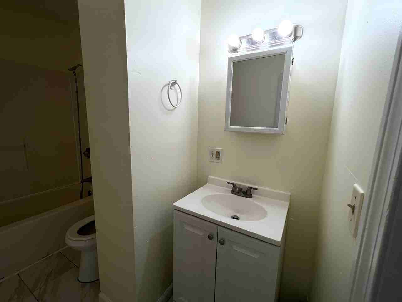 99 Lounsbury Ave - Photo 3 of 14