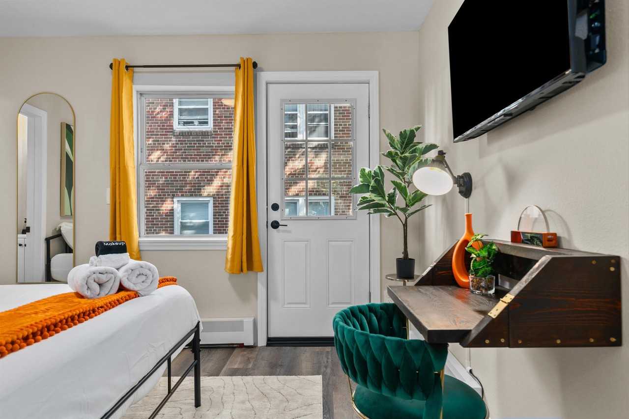 414 S Webster Ave #2 - Photo 7 of 13