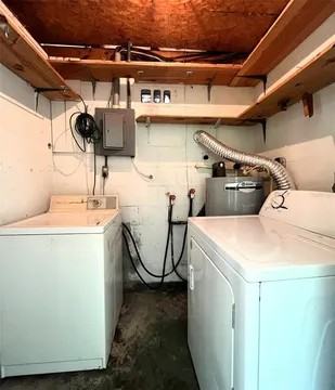 2726 Canal Drive North - Photo 2 of 21