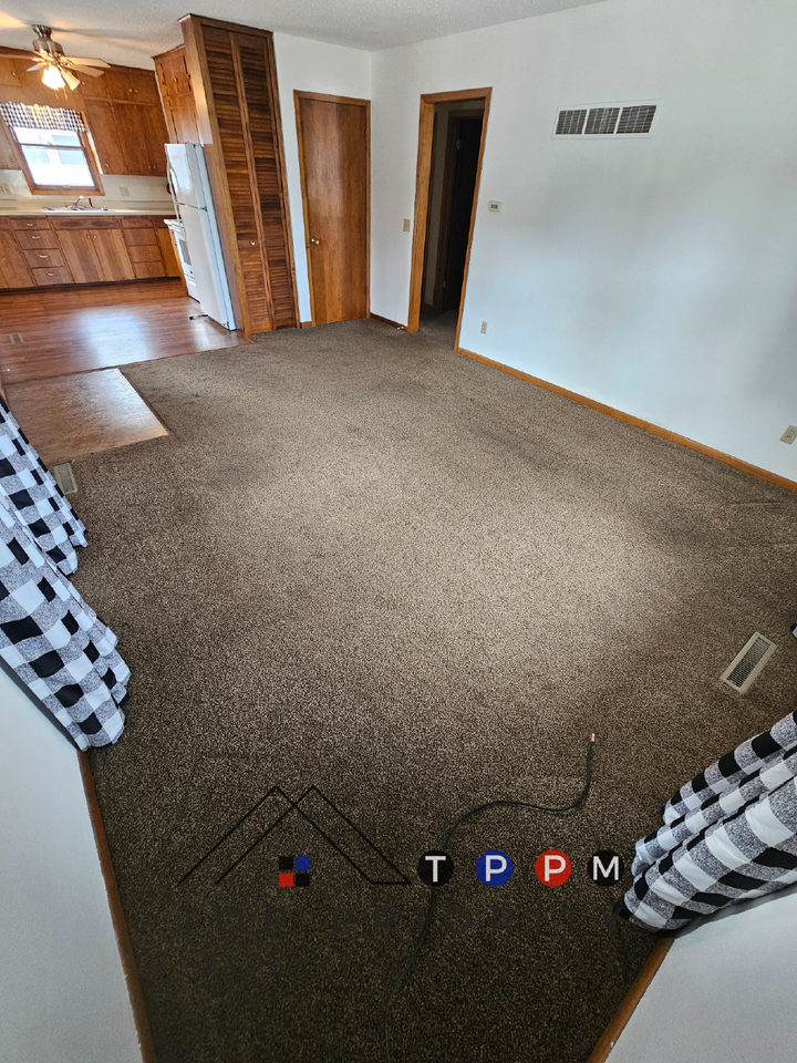 301 Commercial St - Photo 3 of 16