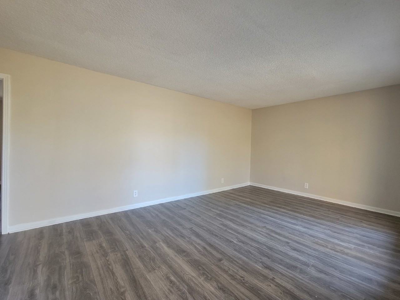 108 Hillwood Dr - Photo 2 of 20