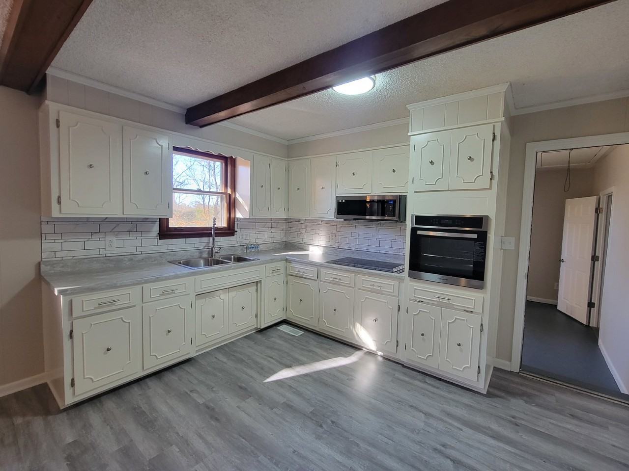 108 Hillwood Dr - Photo 5 of 20