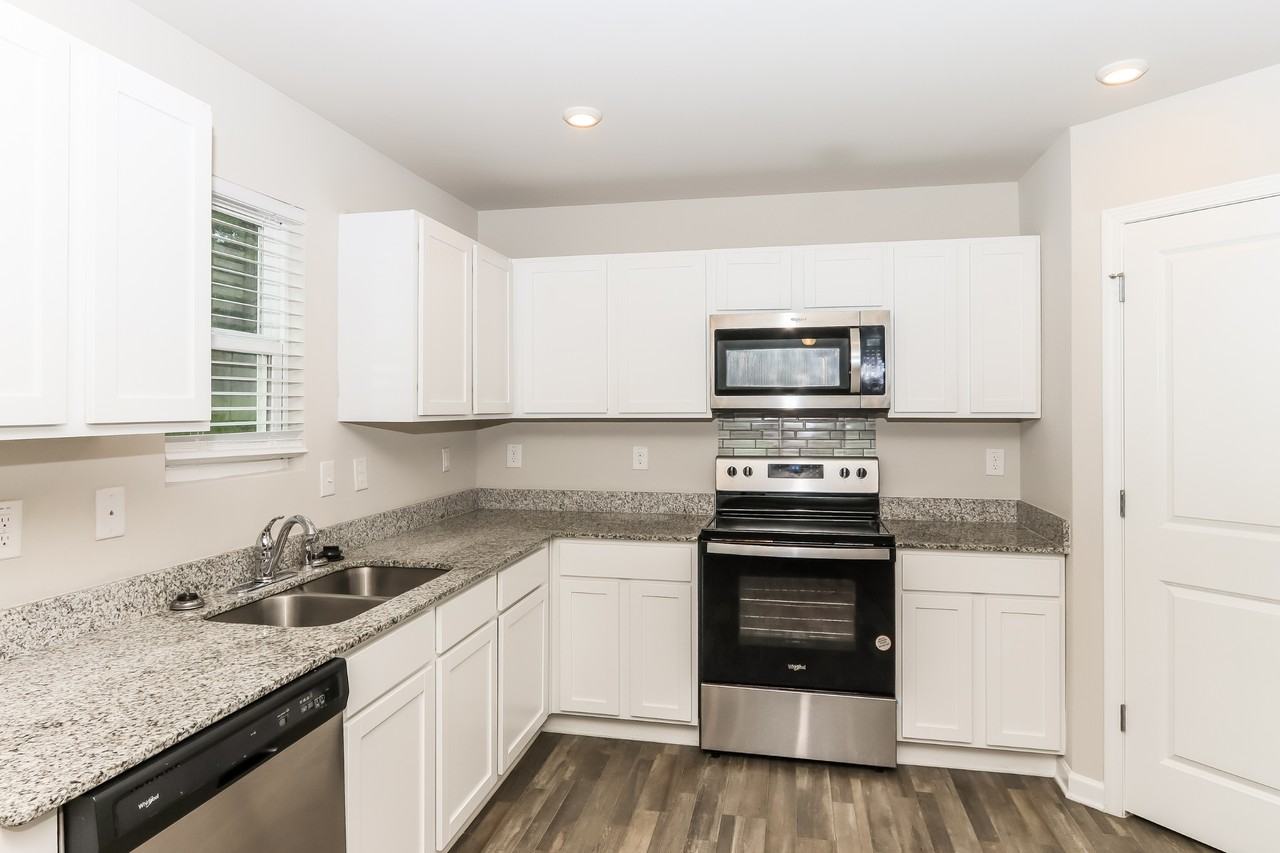 927 Haley St - Photo 3 of 17