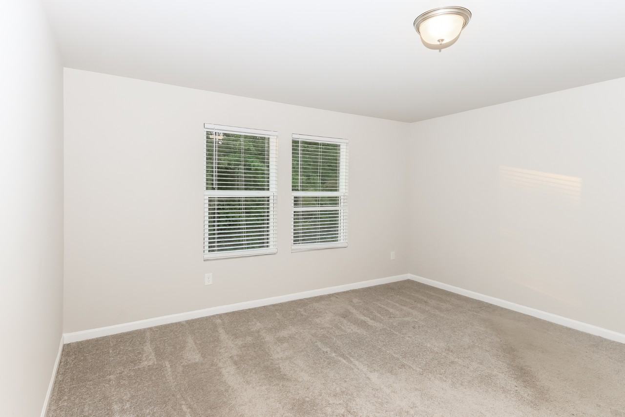 927 Haley St - Photo 6 of 17