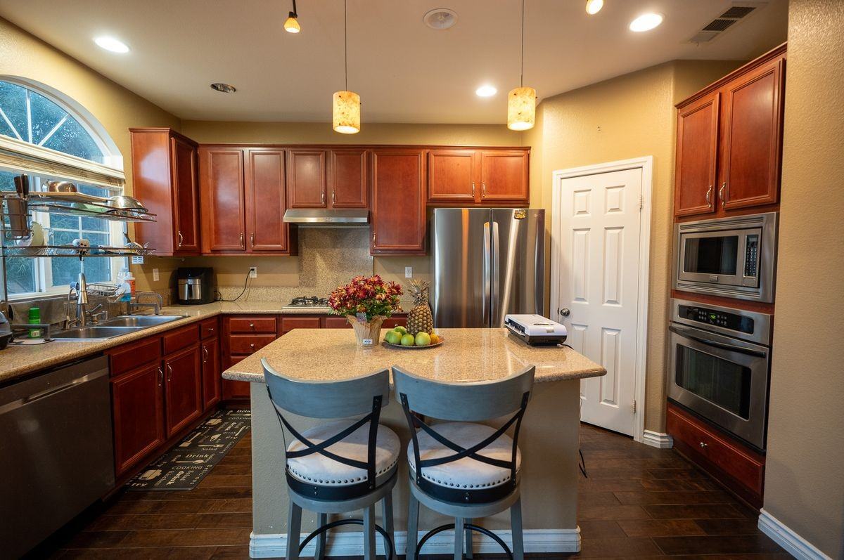 13208 Firestone Dr - Photo 3 of 23