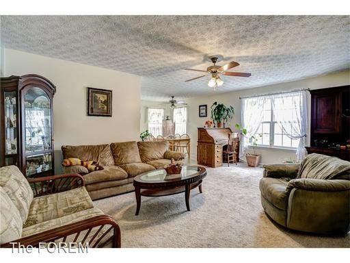 27 Hollyhock Lane - Photo 3 of 32