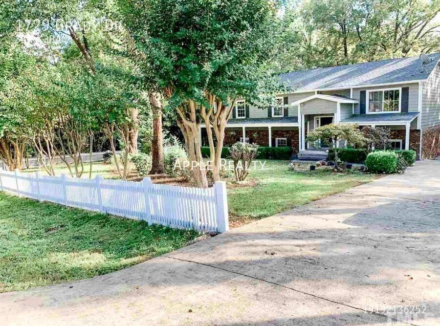 1729 Grady Dr - Photo 2 of 13