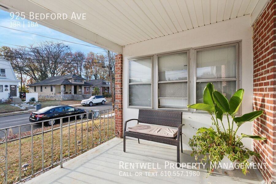 925 Bedford Ave - Photo 3 of 21