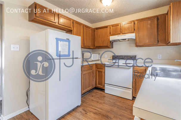 5835 Shadydell Dr - Photo 3 of 18