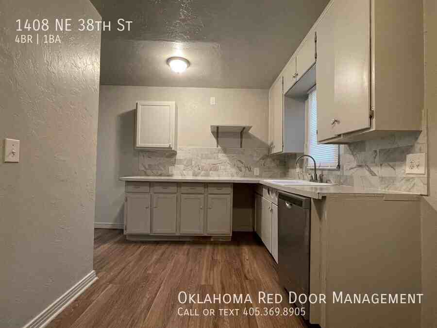 1408 Ne 38th St - Photo 3 of 25