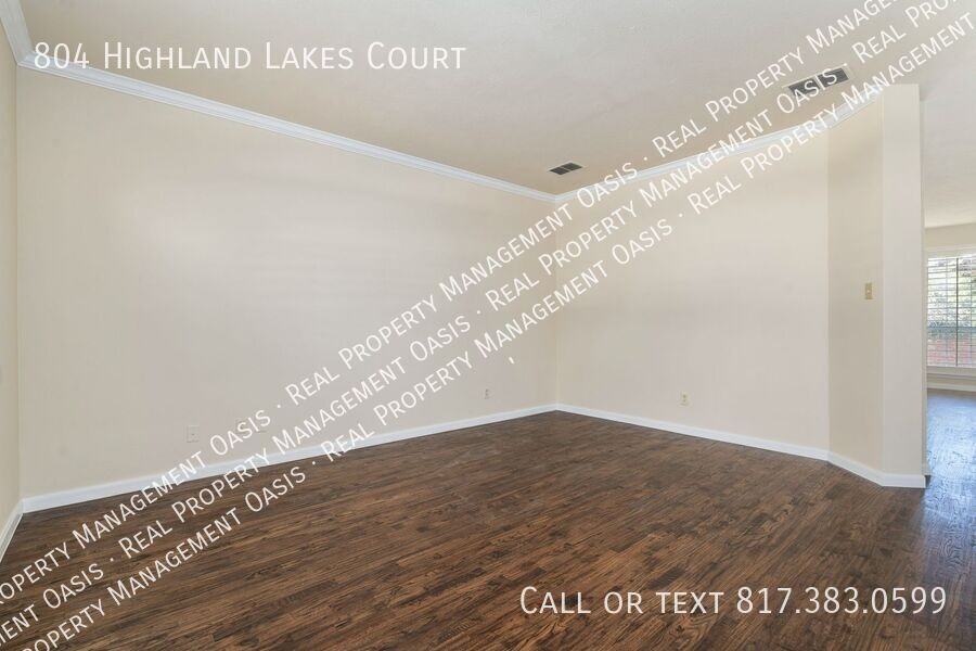 804 Highland Lakes Ct - Photo 2 of 16