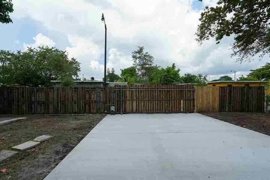 661 Nw 23rd Ter - Photo 2 of 17