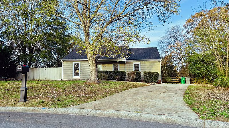7027 Hildreth Court - Photo 2 of 30