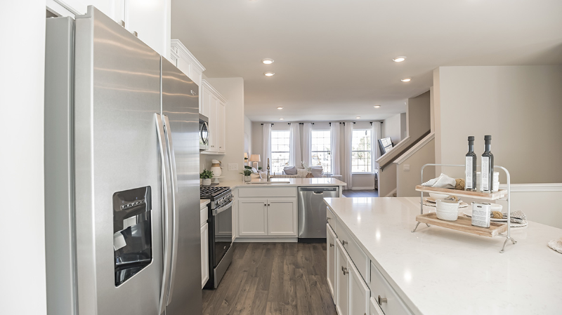 527 N Palace Dr - Photo 2 of 17