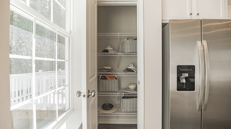 527 N Palace Dr - Photo 4 of 17