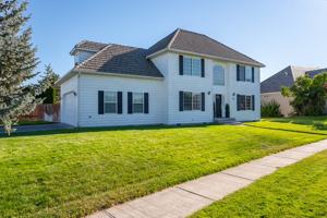 featured image of 305 E Inglewood Dr