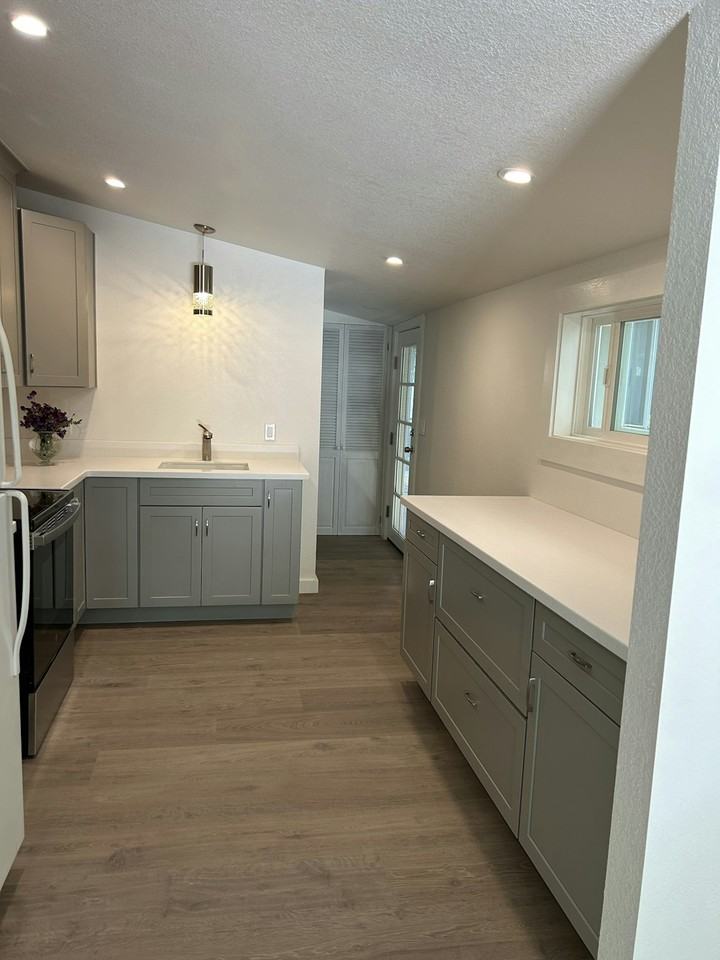 1208 Los Robles Drive - Photo 2 of 8