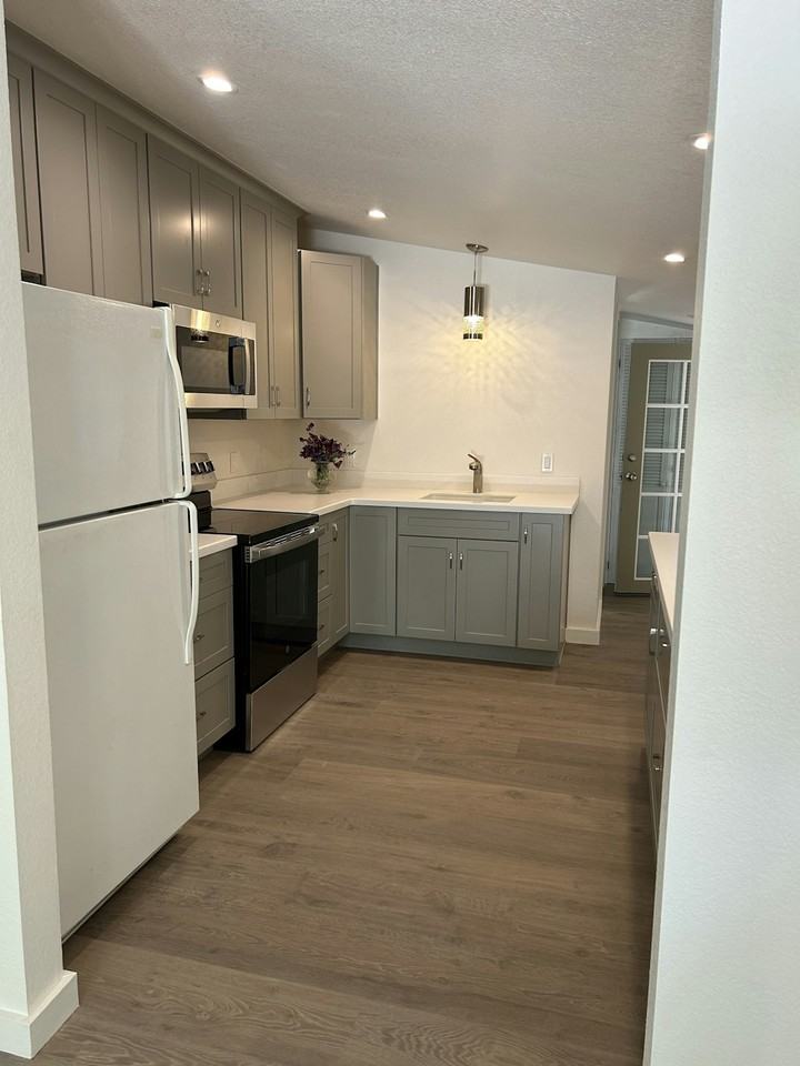 1208 Los Robles Drive - Photo 4 of 8