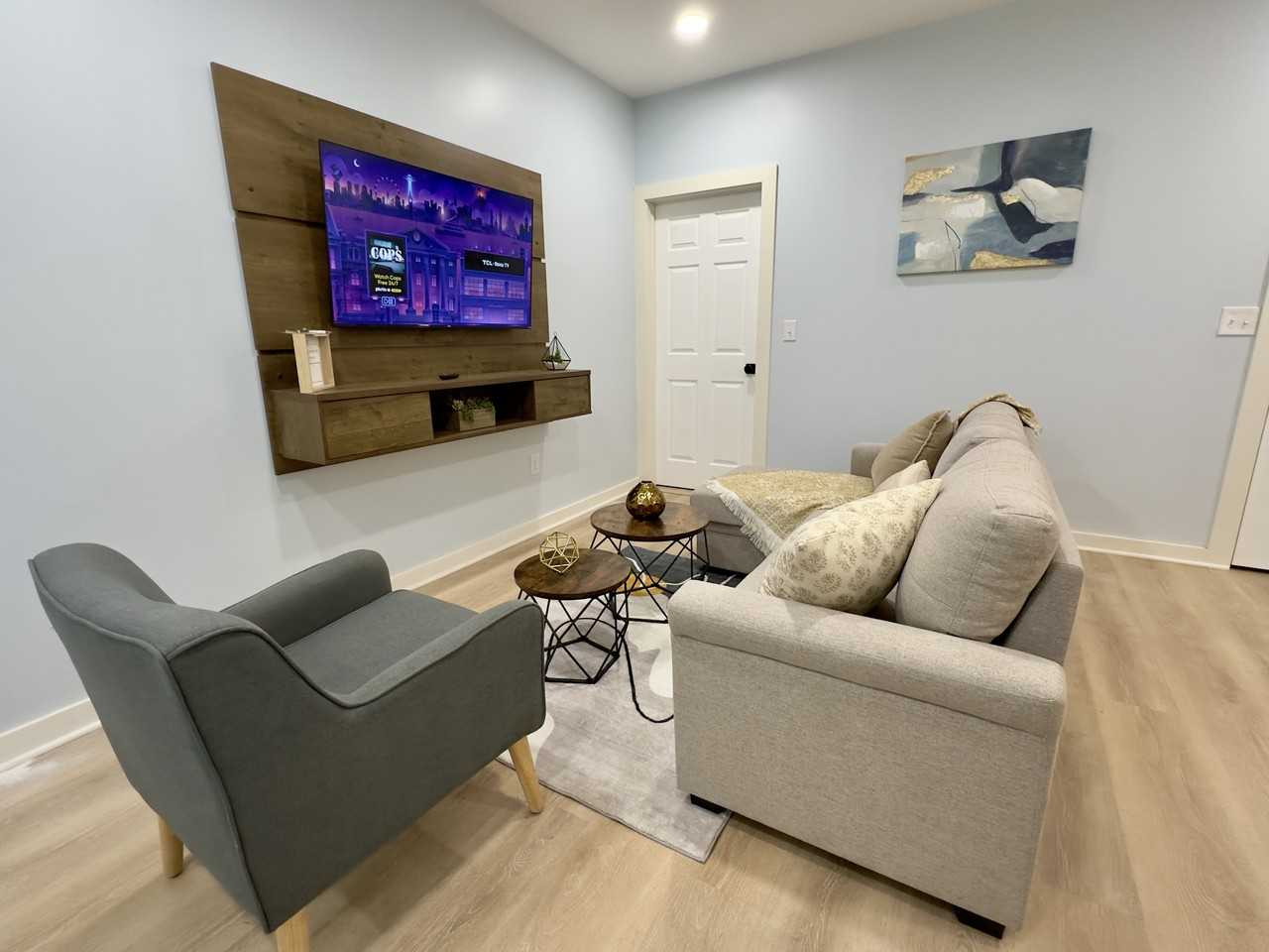 499 Pawling Ave - Photo 4 of 7