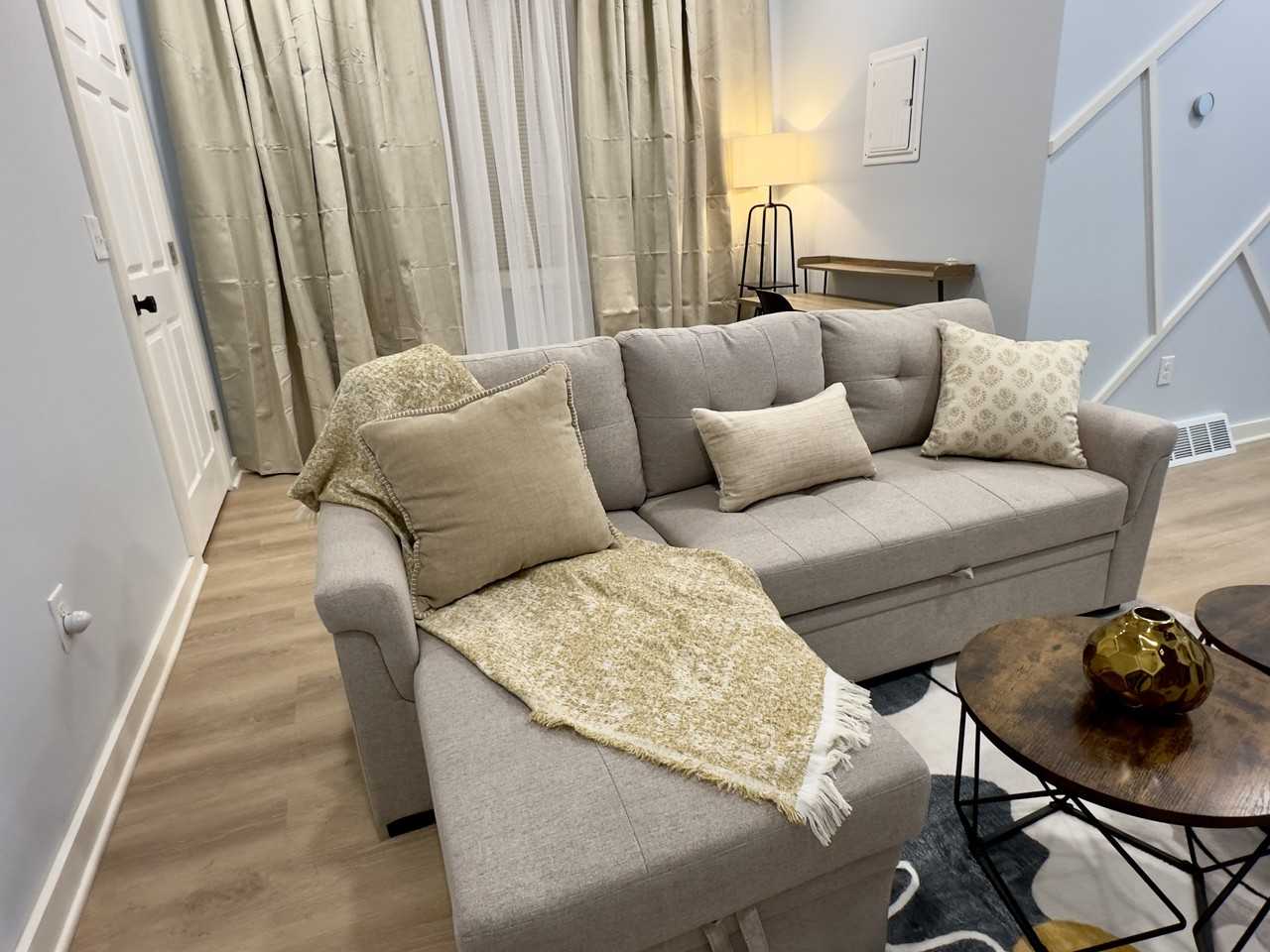 499 Pawling Ave - Photo 5 of 7