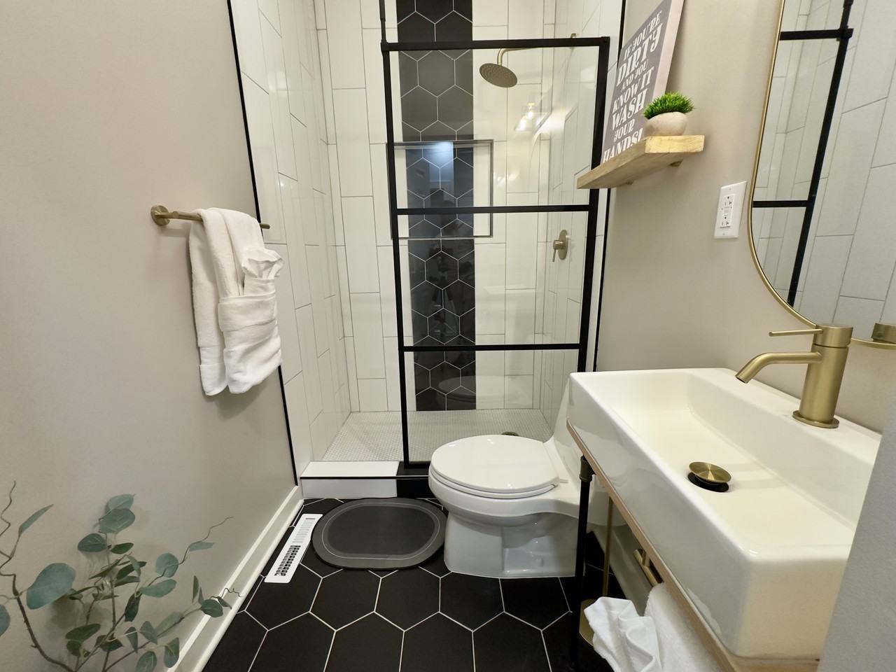 499 Pawling Ave - Photo 6 of 7