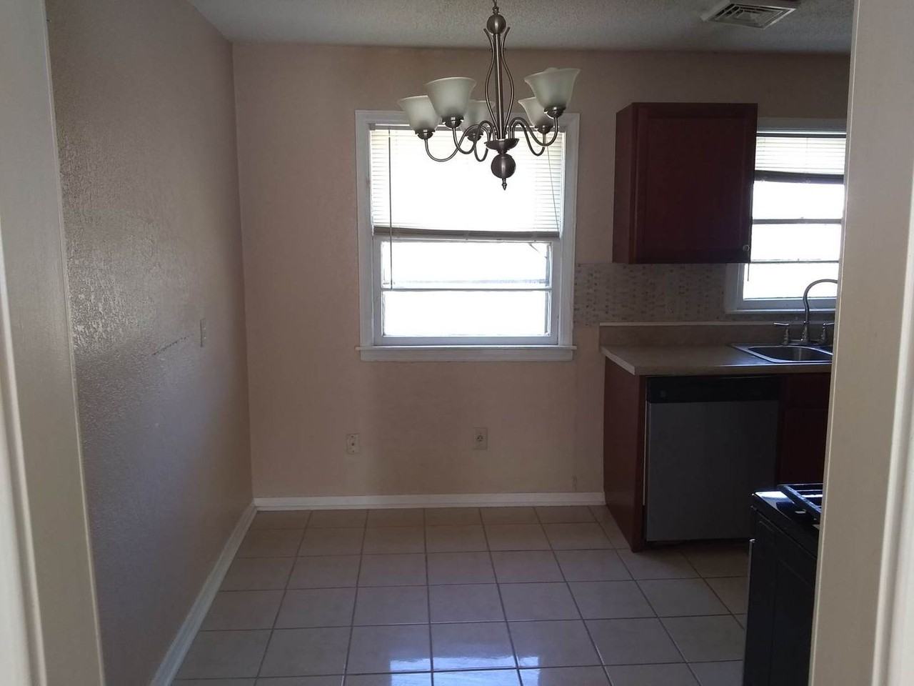 1647 N Pennsylvania Ave - Photo 5 of 28