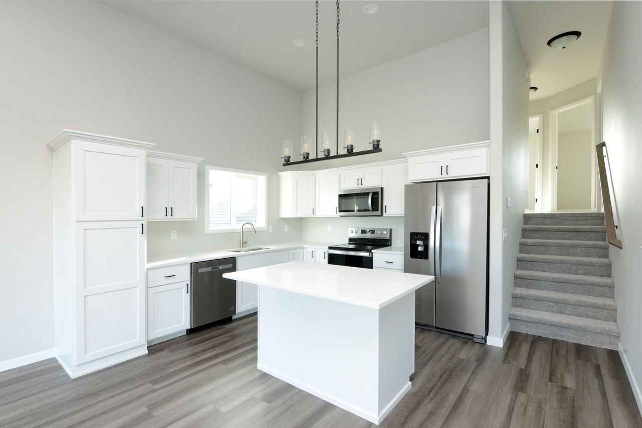 1293 Marlys Dr W - Photo 2 of 26