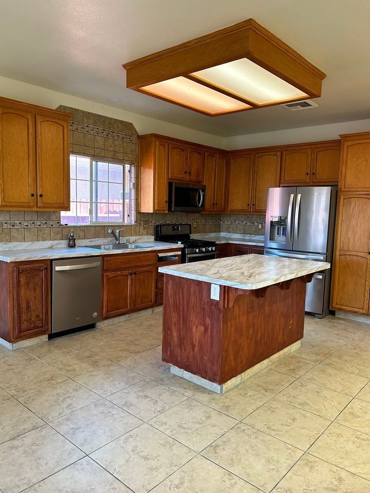 1104 W Vulcan Ave - Photo 2 of 15