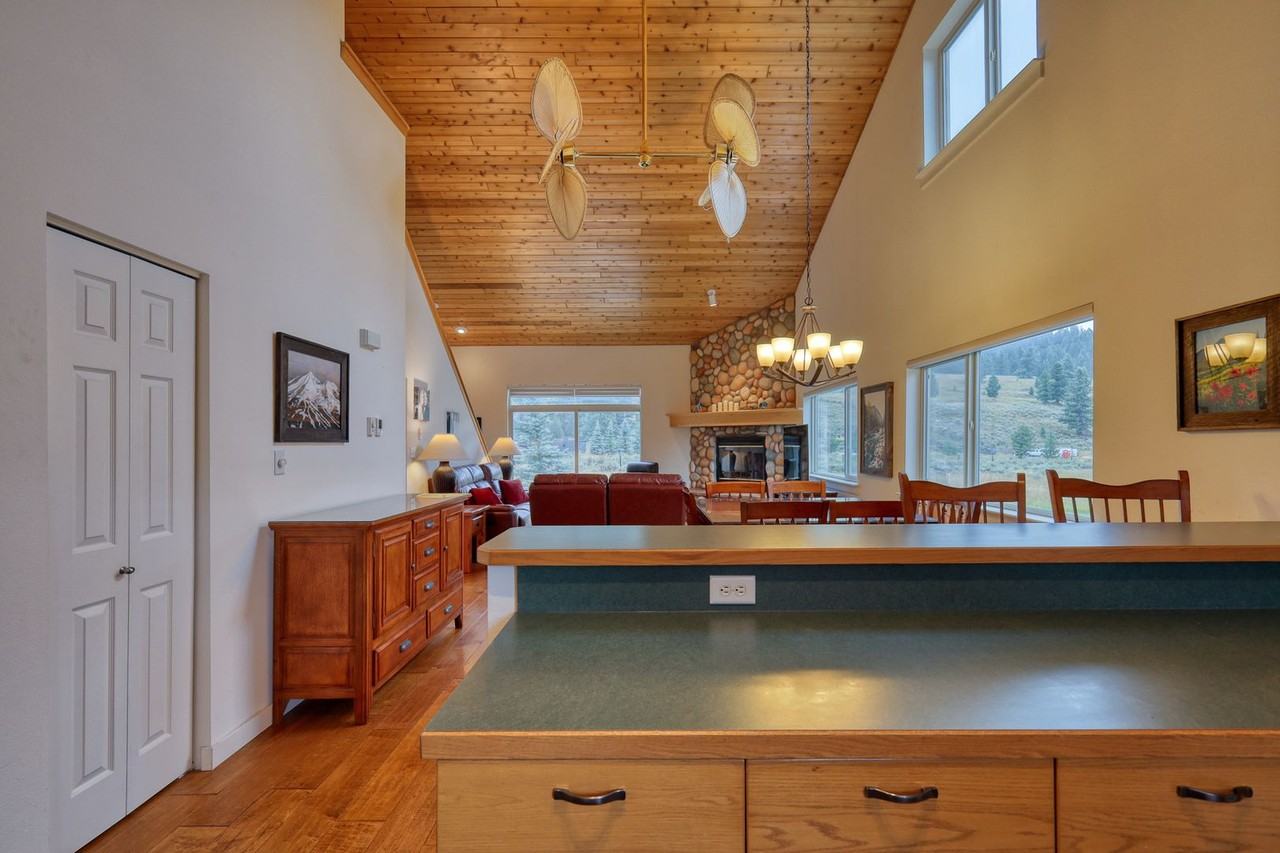 313 Firelight Dr - Photo 4 of 24