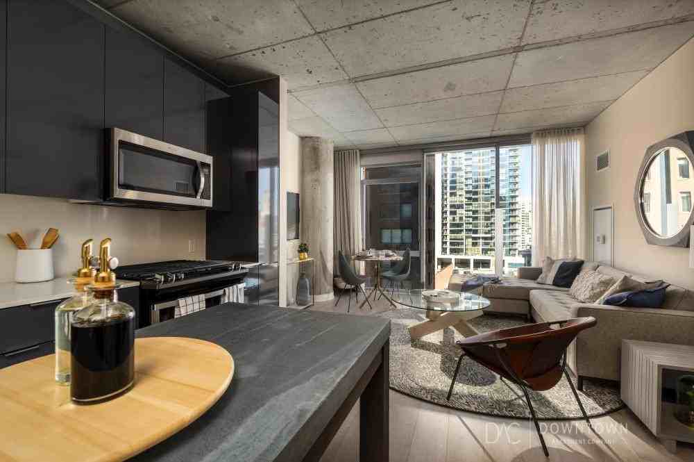 433 North Wells Street - Photo 2 of 10