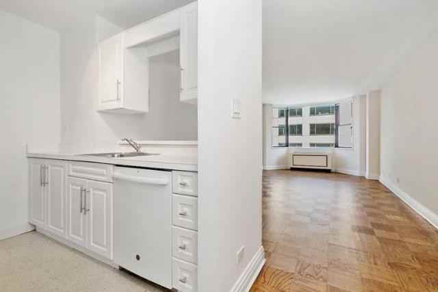 400 East 71st Street - Photo 4 of 7