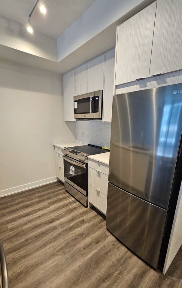 4138 Parkside Village Dr - Photo 3 of 7