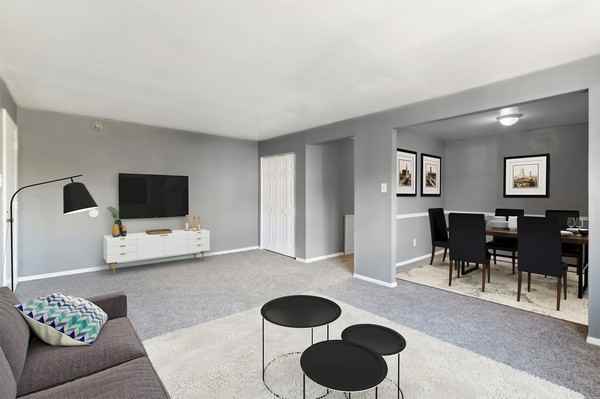 Walnut Chestnut Apartments - Photo 6 of 9