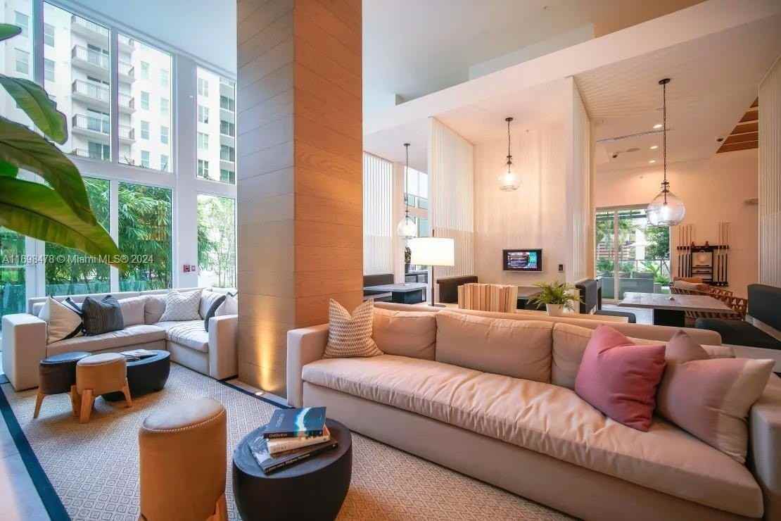 1919 Se 10th Ave #5104 - Photo 2 of 35