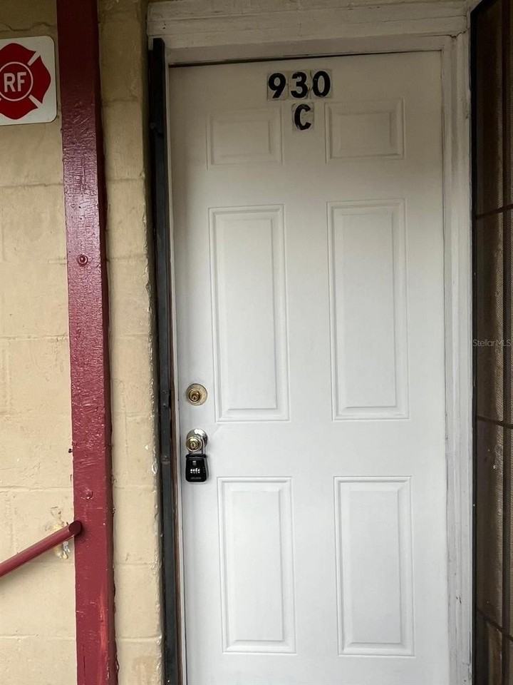 930 18th St #C - Photo 3 of 14