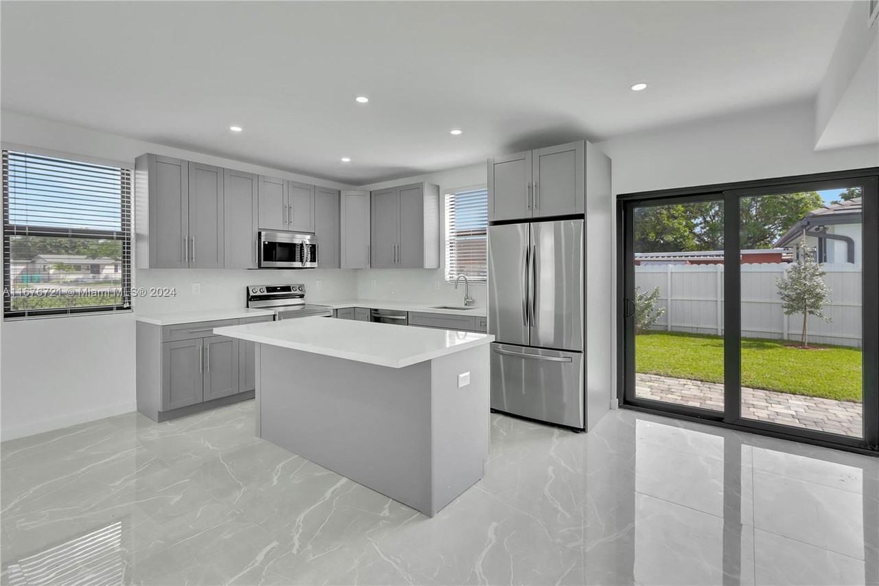 18455 Sw 117th Ave - Photo 2 of 8