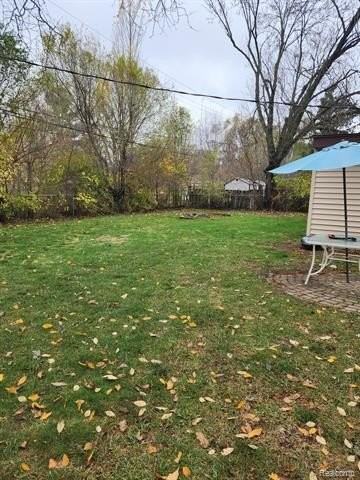 8618 Robinwood Cir - Photo 3 of 7