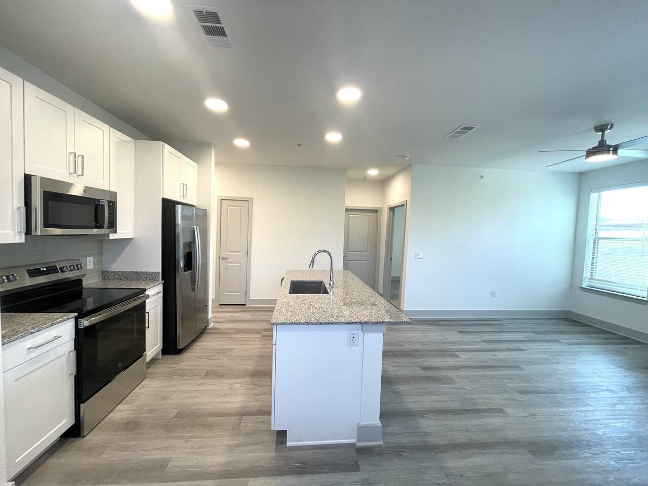 2601 N Austin Ave #10104 - Photo 3 of 12