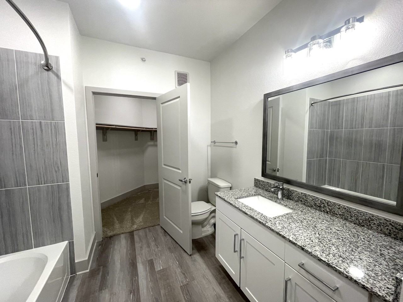 2601 N Austin Ave #10104 - Photo 6 of 12