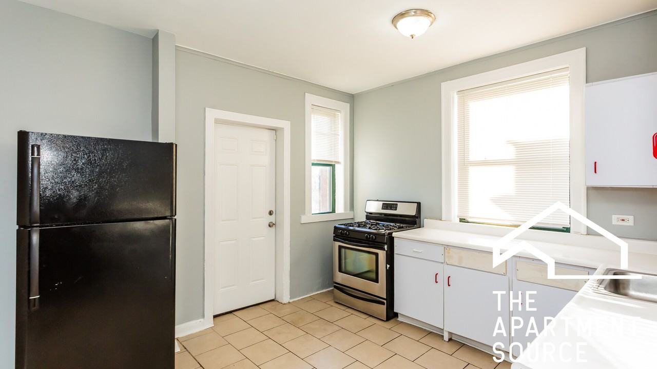 2215 E 69th St #3 - Photo 3 of 9