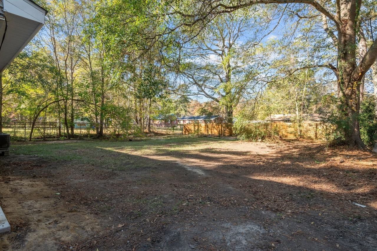 1912 Rosewood Ave - Photo 3 of 15