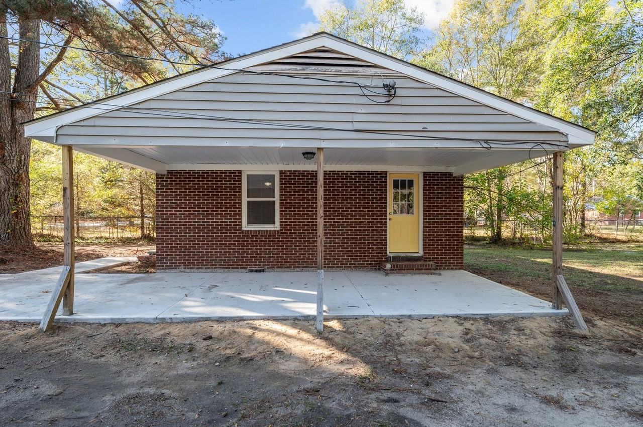 1912 Rosewood Ave - Photo 4 of 15