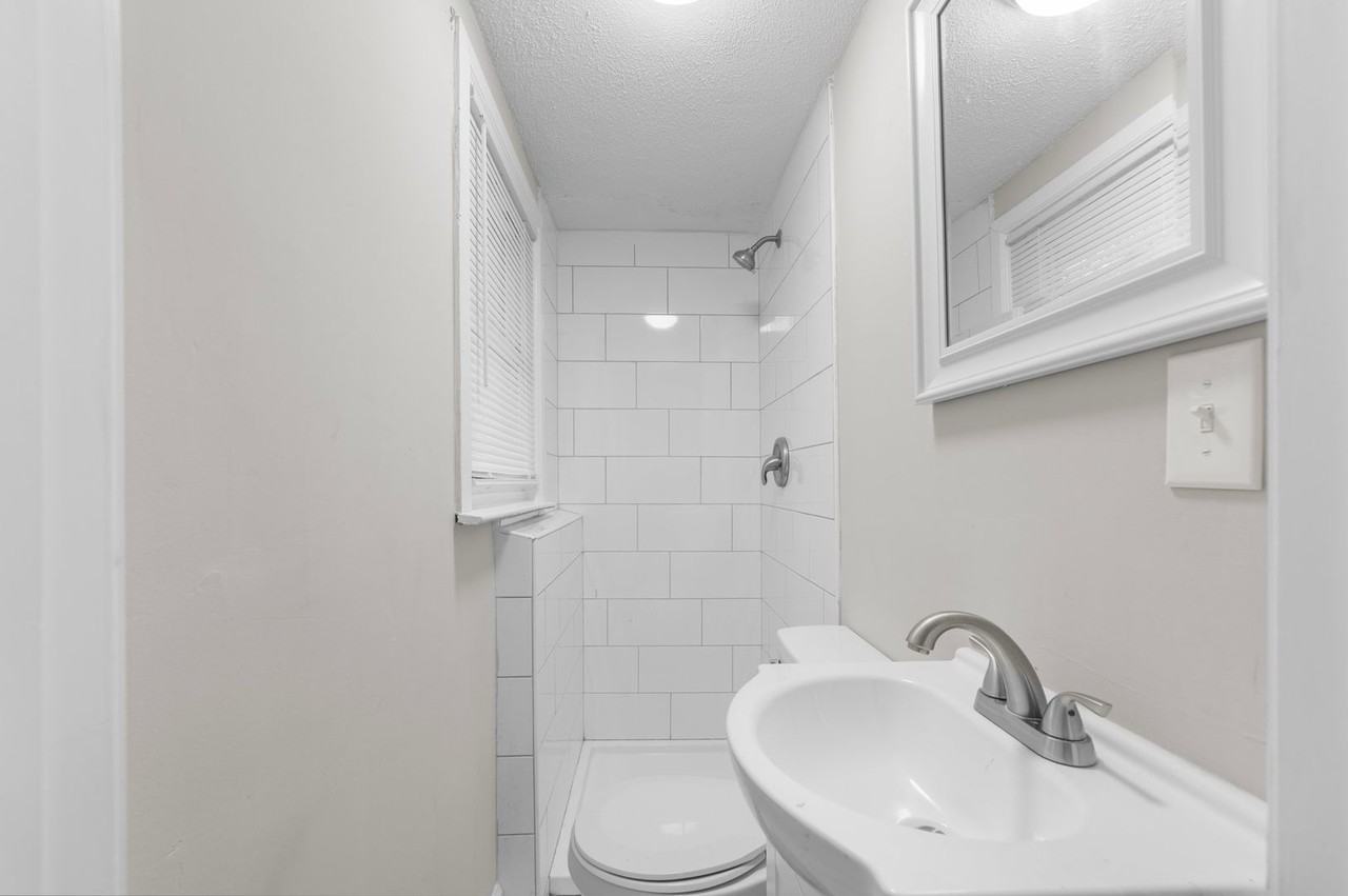 1912 Rosewood Ave - Photo 6 of 15