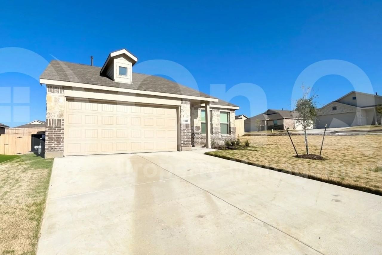 8409 Hollow Bend St - Photo 2 of 17