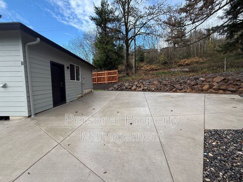 1813 N R Cir #B - Photo 2 of 9