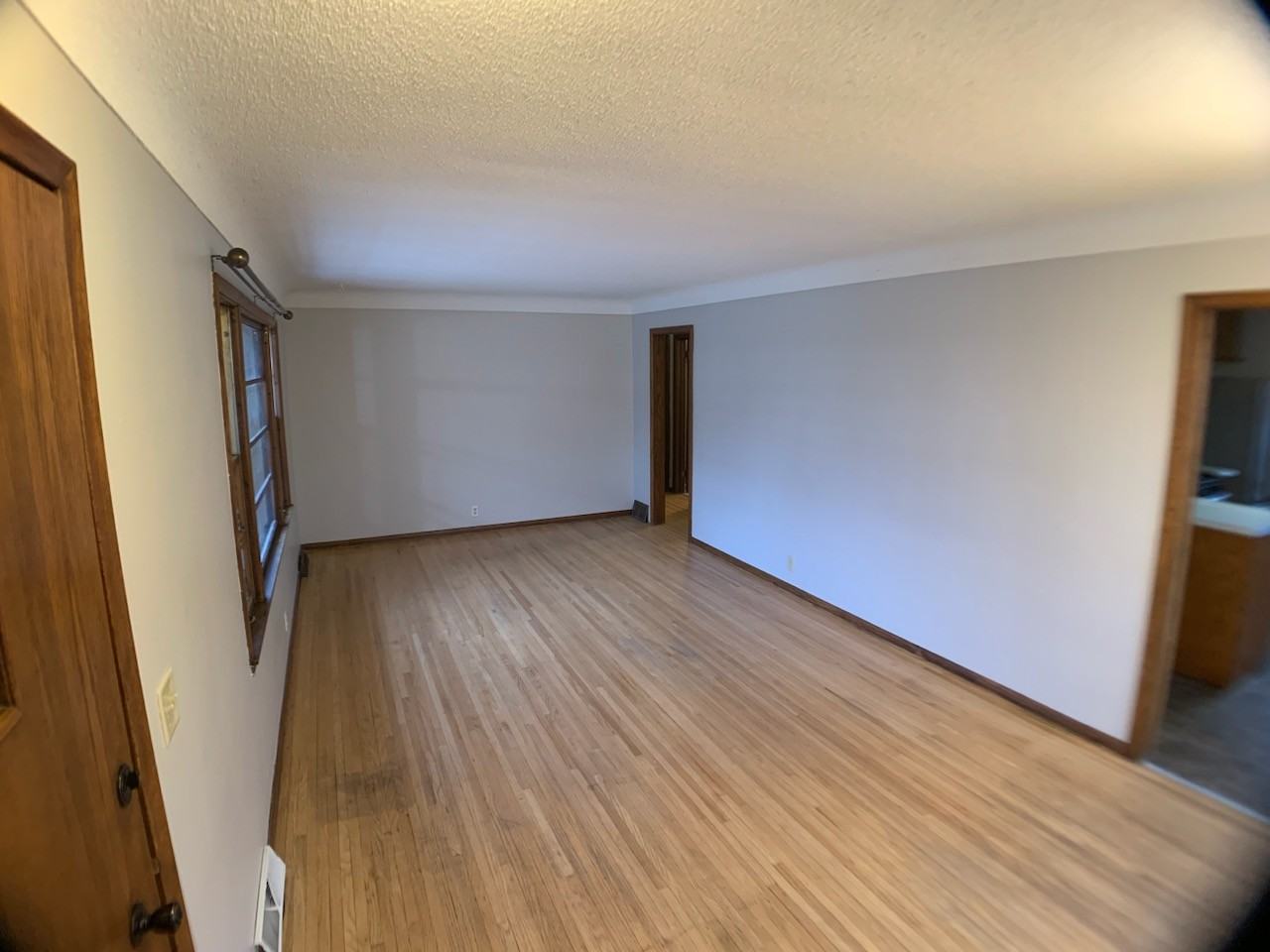 3136 Hampshire Ave N - Photo 5 of 29