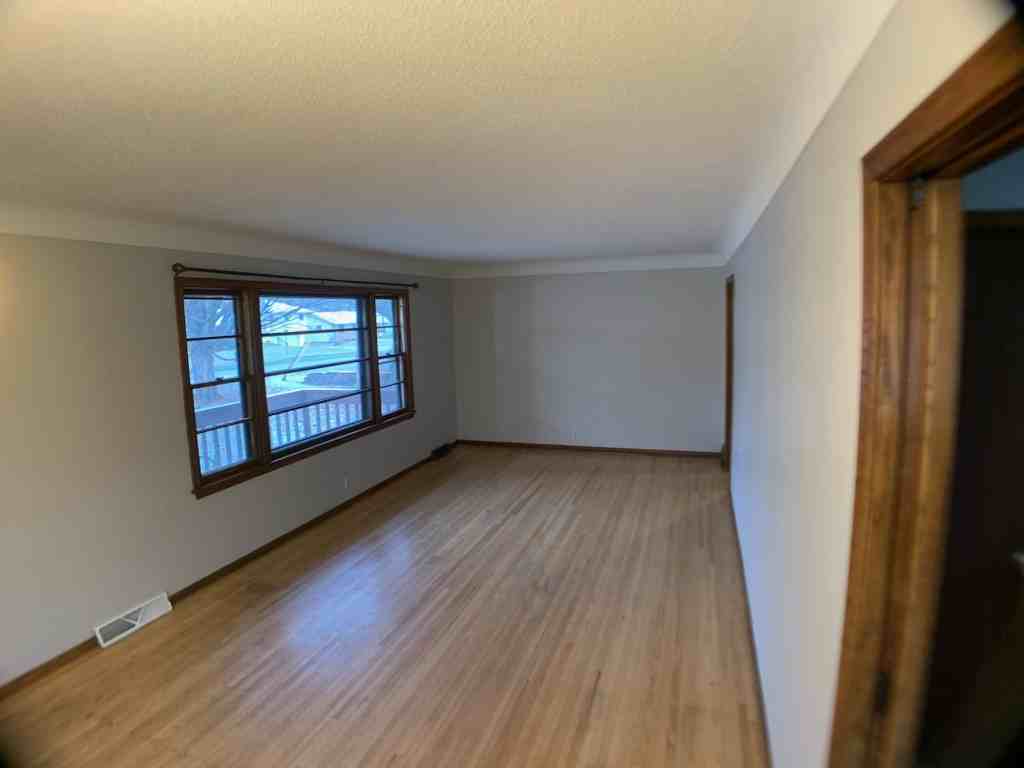 3136 Hampshire Ave N - Photo 6 of 29