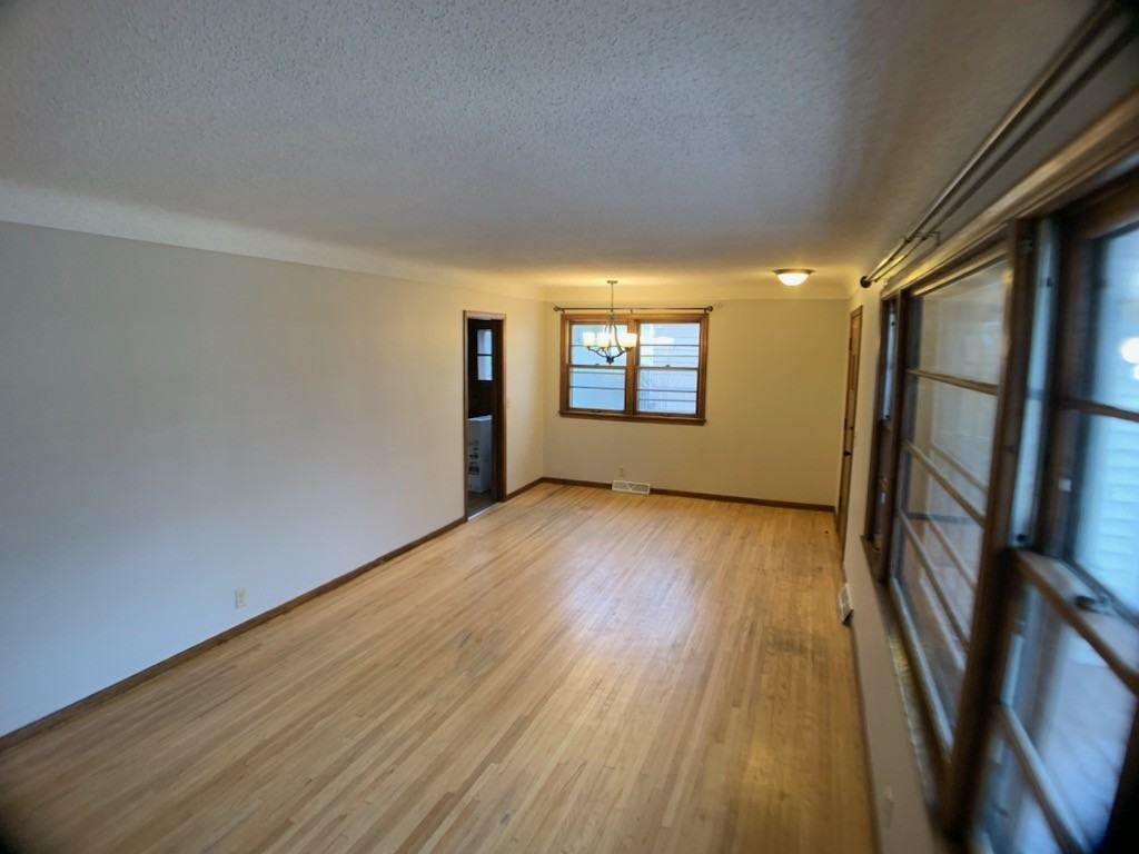 3136 Hampshire Ave N - Photo 7 of 29