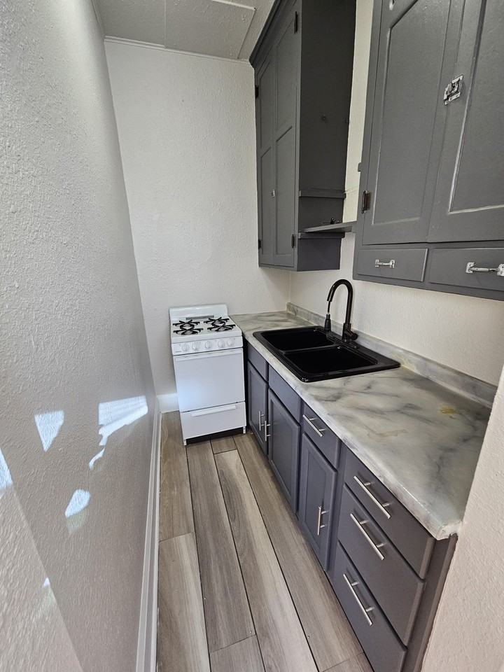 808 Saint Joseph St - Photo 4 of 14